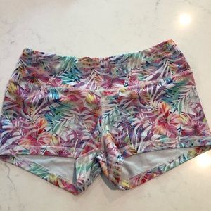 Fleo Mid-rise Short